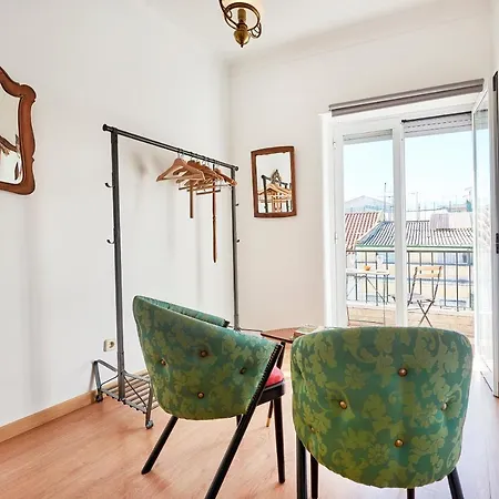 Terrace With River View Apartment *